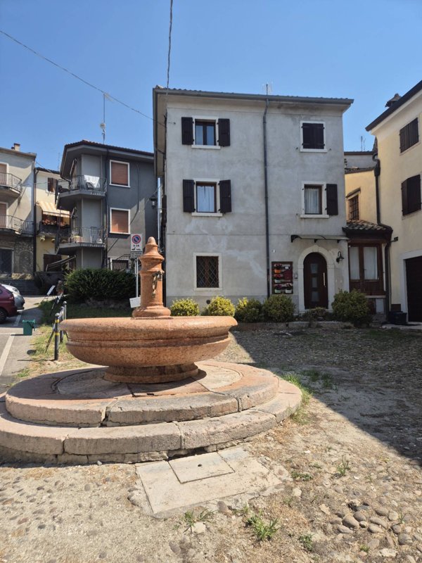 appartamento in vendita a Caprino Veronese in zona Pesina