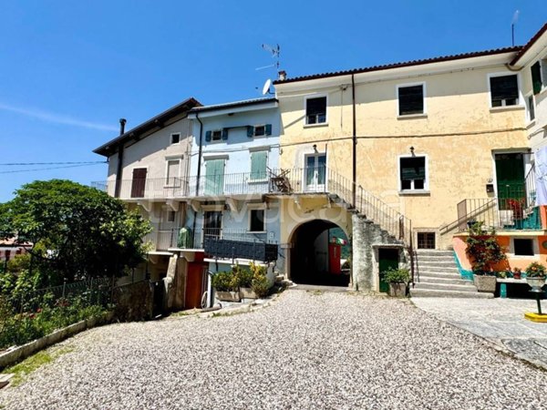 casa indipendente in vendita a Caprino Veronese in zona Spiazzi