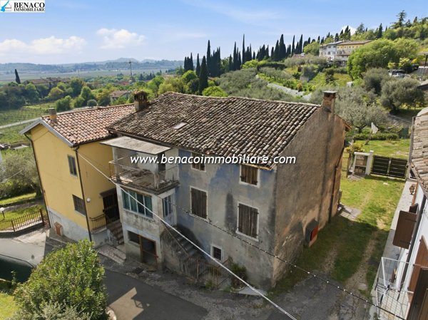 casale in vendita a Caprino Veronese in zona Pesina
