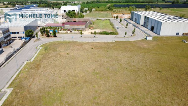 terreno edificabile in vendita a Caprino Veronese in zona Pesina