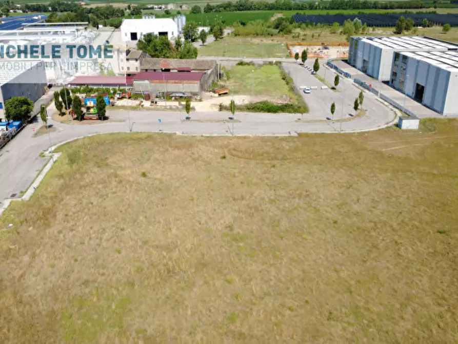 terreno edificabile in vendita a Caprino Veronese in zona Pesina