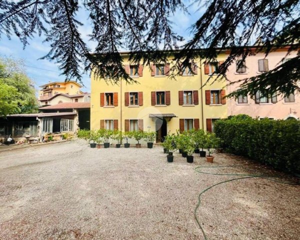 casa indipendente in vendita a Caprino Veronese in zona Pesina
