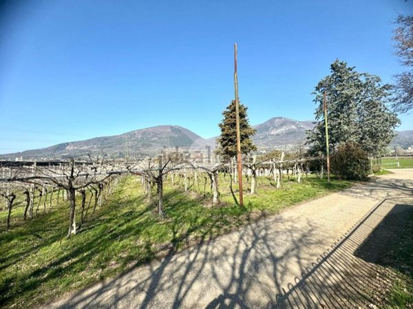 terreno edificabile in vendita a Caprino Veronese in zona Pesina