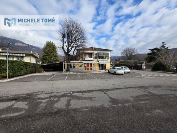 negozio in vendita a Caprino Veronese in zona Pazzon