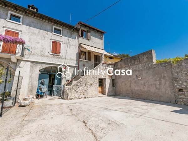 casa indipendente in vendita a Caprino Veronese