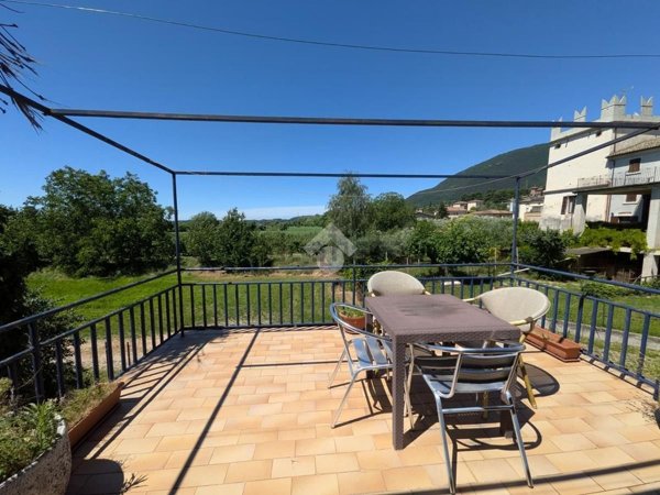 casa indipendente in vendita a Caprino Veronese in zona Pesina