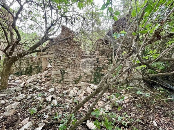 casale in vendita a Caprino Veronese in zona Pesina