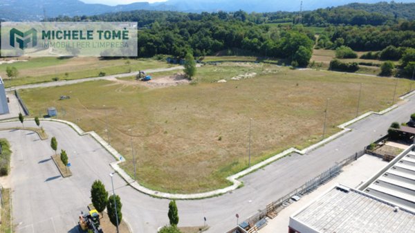 terreno in vendita a Caprino Veronese in zona Pesina