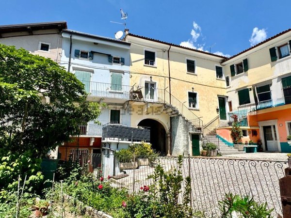 casale in vendita a Caprino Veronese in zona Spiazzi