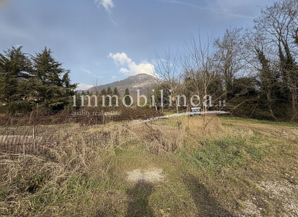 casa indipendente in vendita a Caprino Veronese in zona Pesina