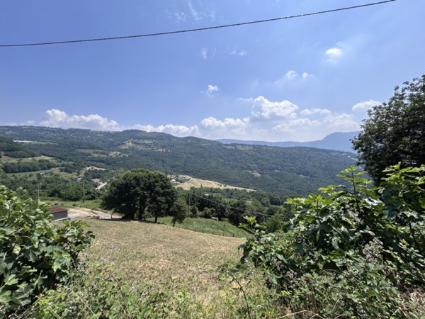 terreno in vendita a Caprino Veronese in zona Pesina