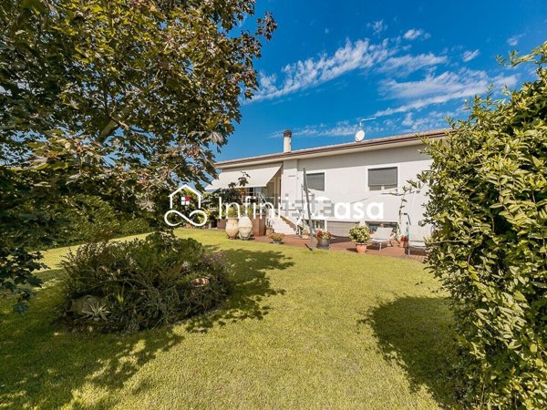 casa indipendente in vendita a Caprino Veronese in zona Pesina
