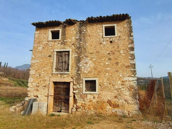 terreno in vendita a Caprino Veronese