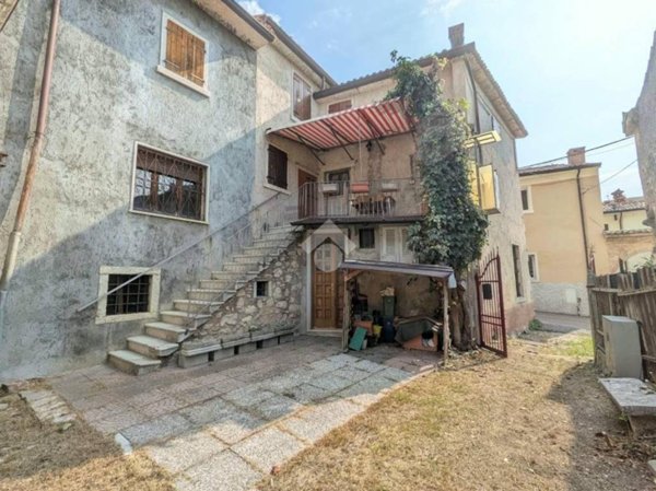 casa indipendente in vendita a Caprino Veronese in zona Pesina