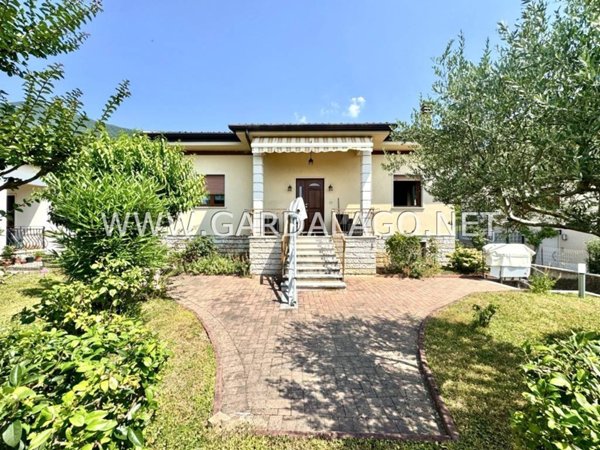 casa indipendente in vendita a Caprino Veronese in zona Pesina