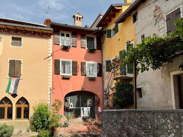 casale in vendita a Caprino Veronese in zona Pesina