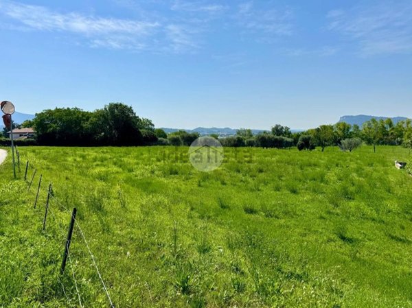terreno in vendita a Caprino Veronese in zona Pesina