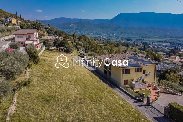 terreno in vendita a Caprino Veronese in zona Pesina