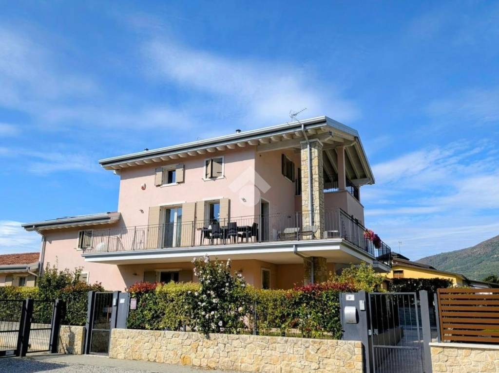 casa indipendente in vendita a Caprino Veronese in zona Pesina