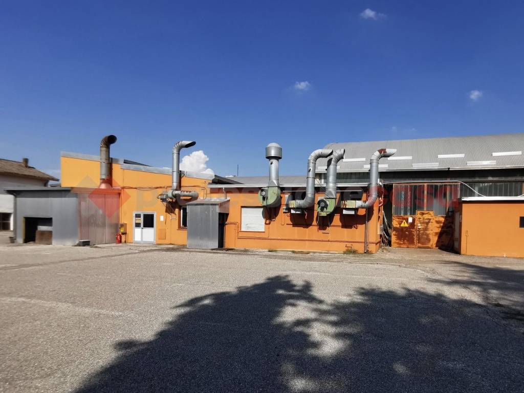 locale commerciale in vendita a Casaleone