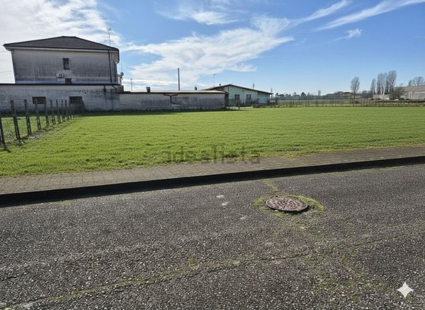 terreno edificabile in vendita a Casaleone