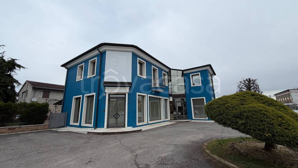 negozio in vendita a Casaleone in zona Venera