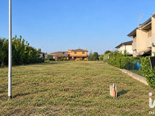 terreno in vendita a Casaleone in zona Venera
