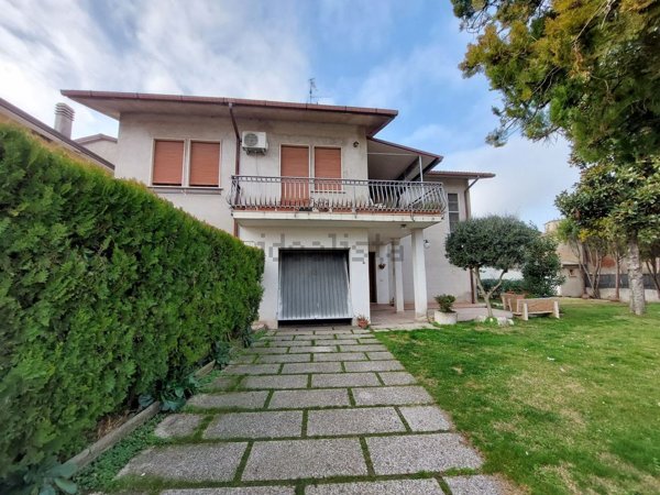 casa indipendente in vendita a Castagnaro in zona Menà