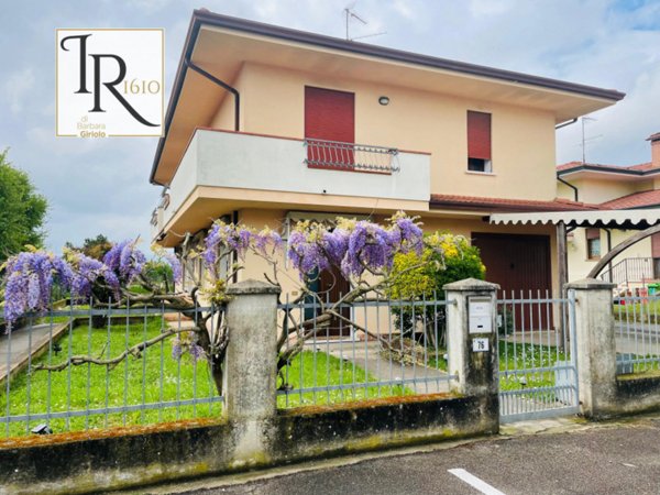 casa indipendente in vendita a Castagnaro in zona Menà