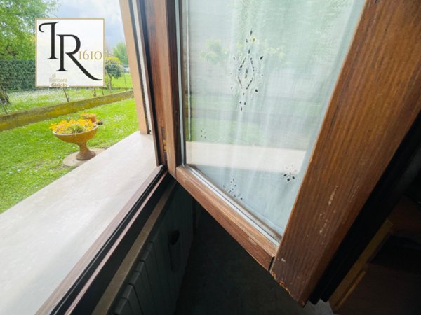 casa indipendente in vendita a Castagnaro in zona Menà