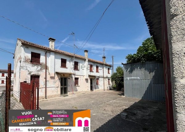 casa indipendente in vendita a Castagnaro in zona Menà