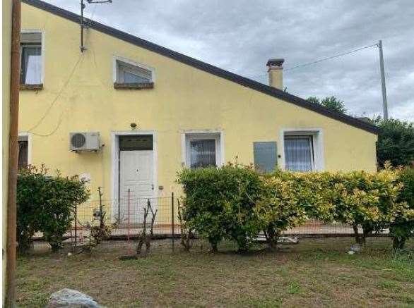 casa indipendente in vendita a Castagnaro in zona Menà