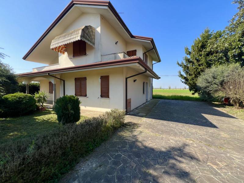 casa indipendente in vendita a Castagnaro in zona Menà