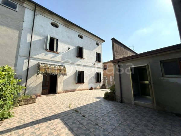 casa indipendente in vendita a Castagnaro in zona Menà