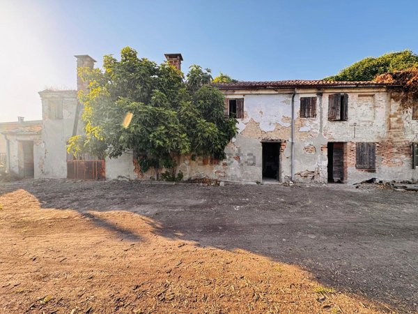 casale in vendita a Castagnaro in zona Menà