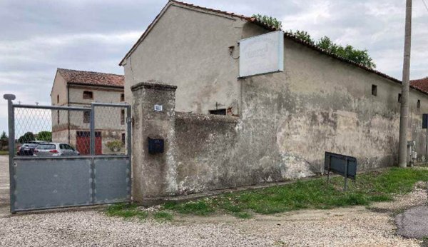 casa indipendente in vendita a Castagnaro in zona Menà