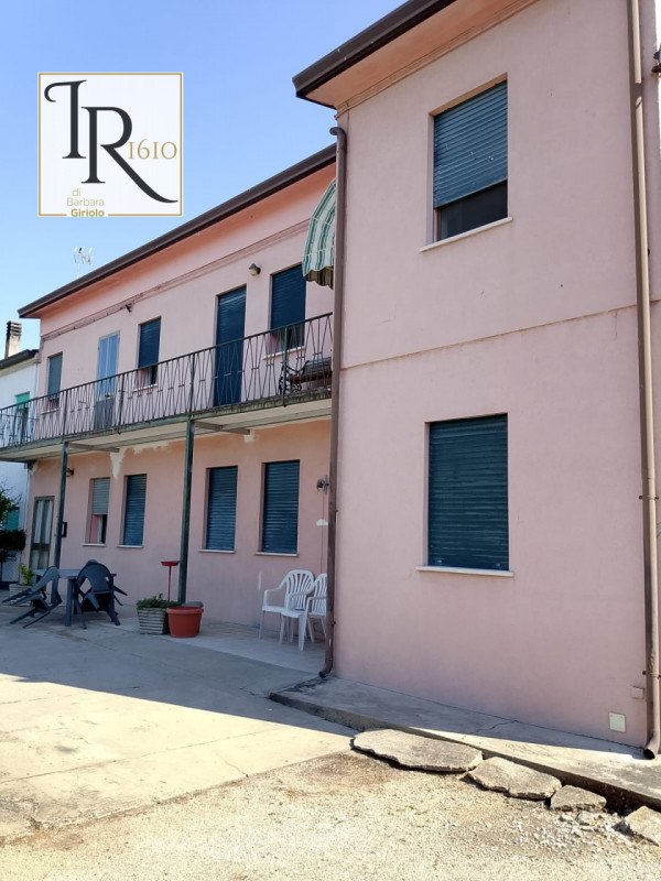 casa indipendente in vendita a Castagnaro in zona Menà