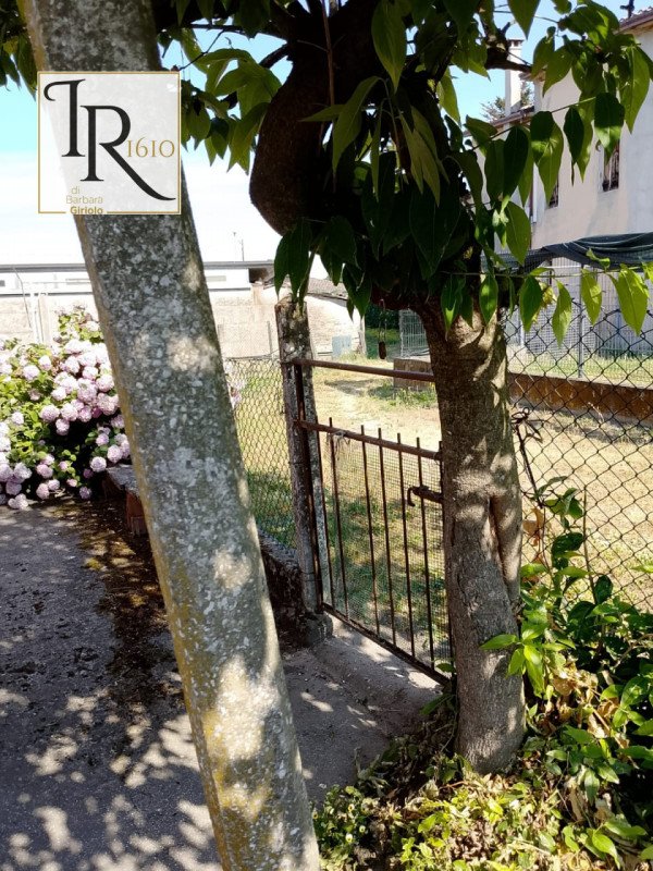 casa indipendente in vendita a Castagnaro in zona Menà