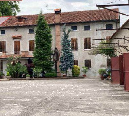 casa indipendente in vendita a Castagnaro in zona Menà