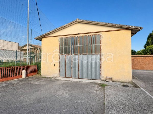 locale commerciale in vendita a Castagnaro in zona Menà