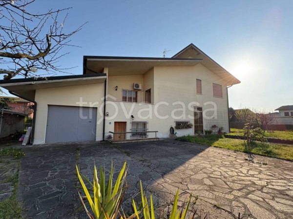 casa indipendente in vendita a Castagnaro in zona Menà