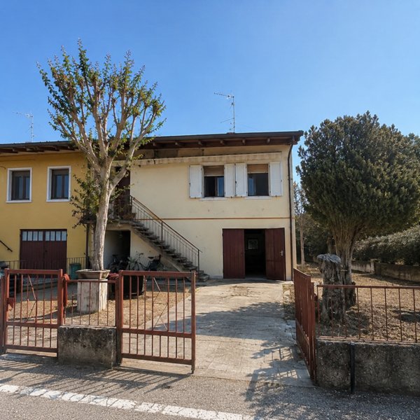 casa indipendente in vendita a Castagnaro in zona Menà