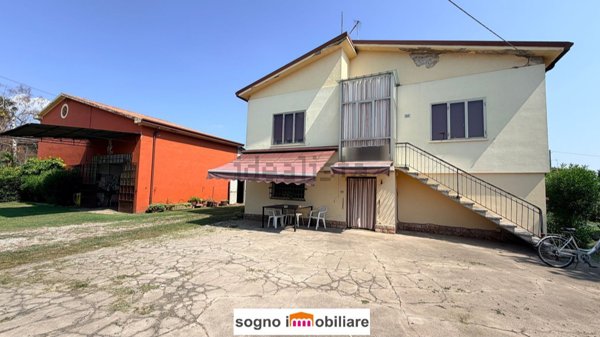 casa indipendente in vendita a Castagnaro in zona Menà
