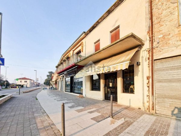 locale commerciale in vendita a Castagnaro in zona Menà