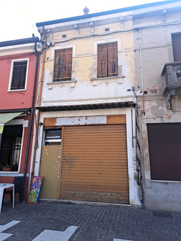 locale commerciale in vendita a Castagnaro in zona Menà