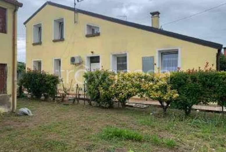 appartamento in vendita a Castagnaro in zona Menà