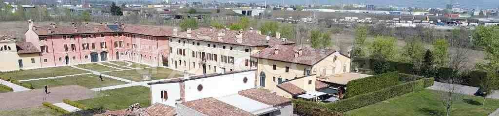 casa indipendente in vendita a Castel d'Azzano in zona Rizza