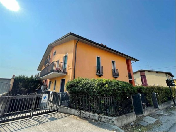 appartamento in vendita a Castel d'Azzano in zona Azzano