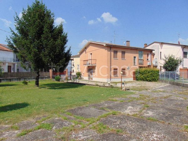 casa indipendente in vendita a Castel d'Azzano