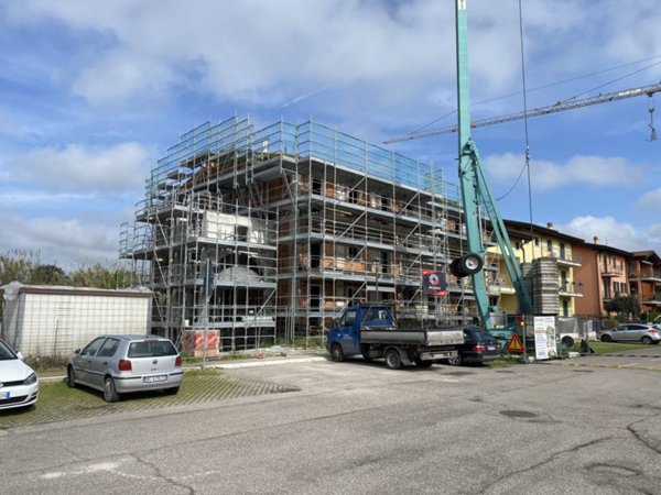 appartamento in vendita a Castel d'Azzano in zona Azzano